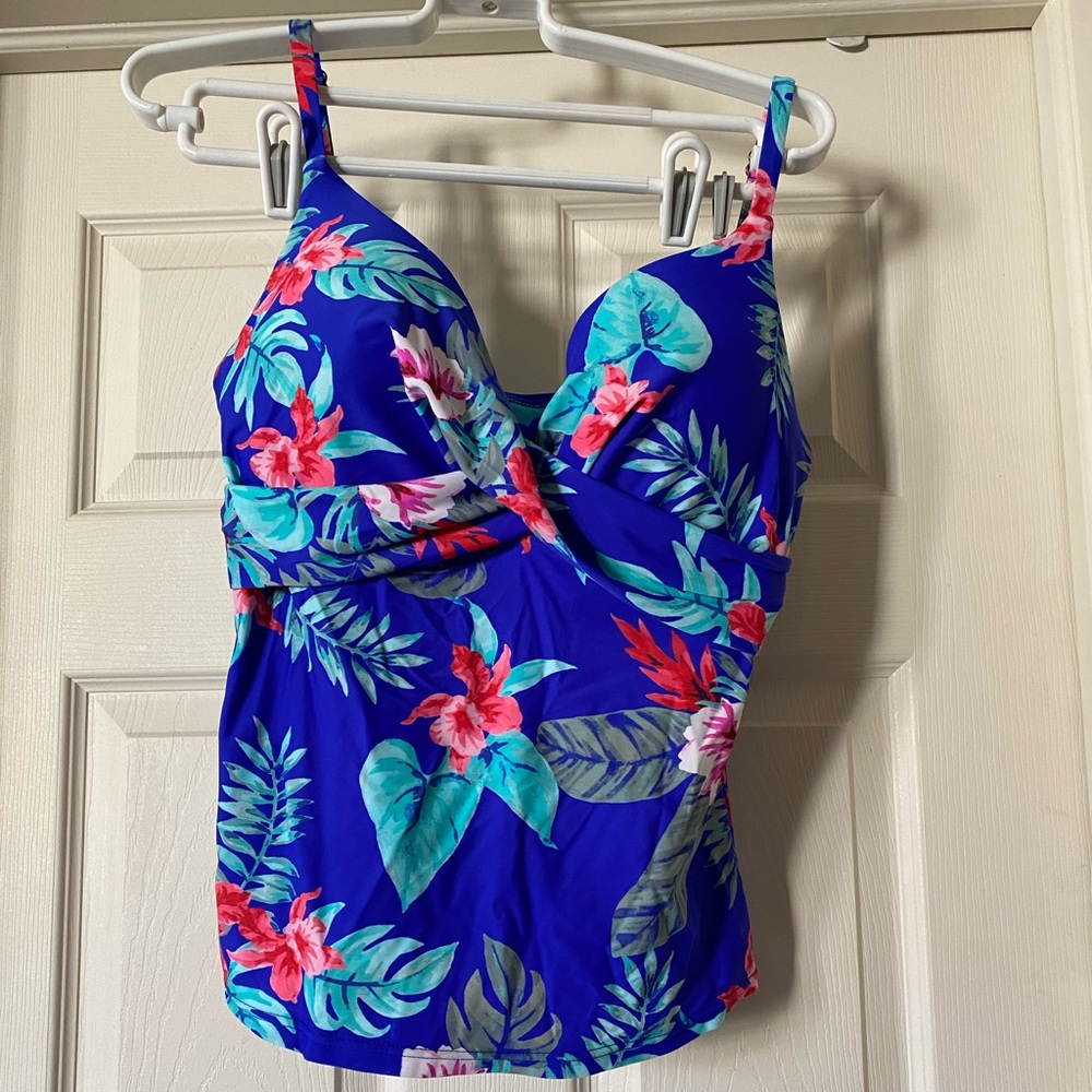 Island escape push up swimming top